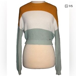 Hollister Cropped Womens' Sweater Size Medium EUC